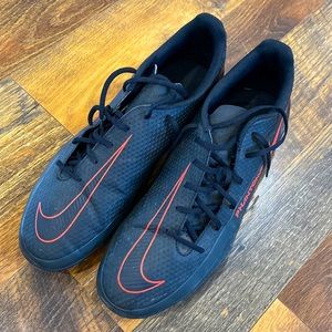 Nike phantom soccer cleats size 10